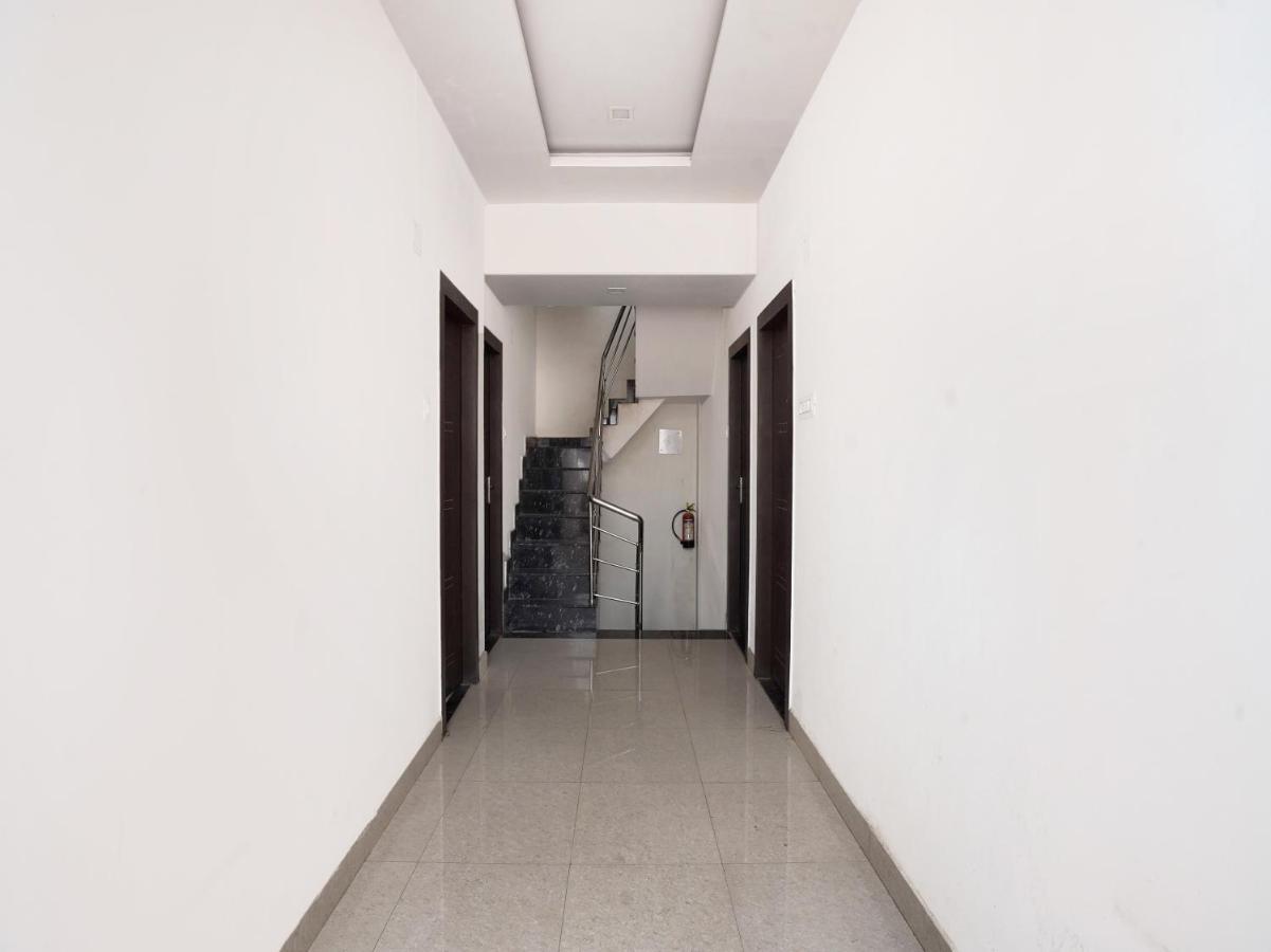 Vaccinated Staff - Oyo 74707 Balaji Inn Βαρανάσι Εξωτερικό φωτογραφία