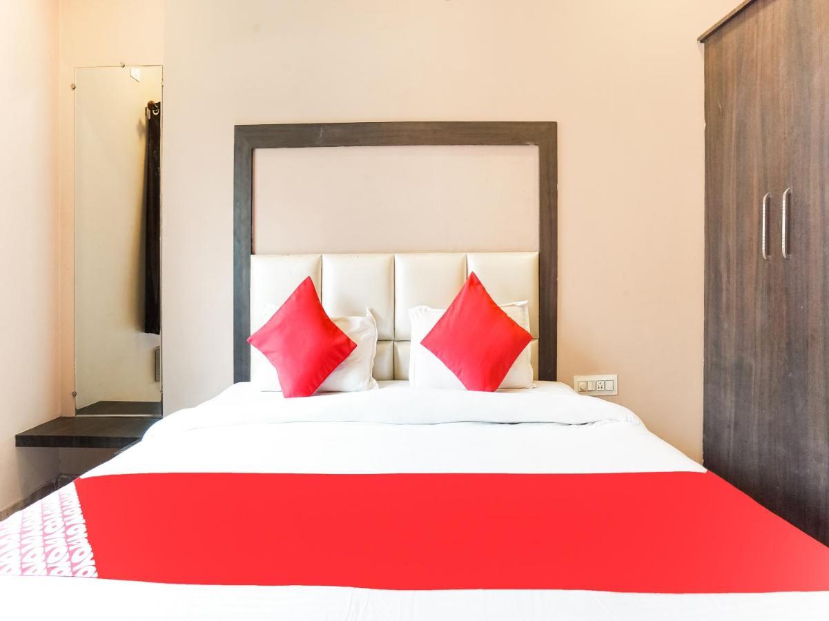 Vaccinated Staff - Oyo 74707 Balaji Inn Βαρανάσι Εξωτερικό φωτογραφία
