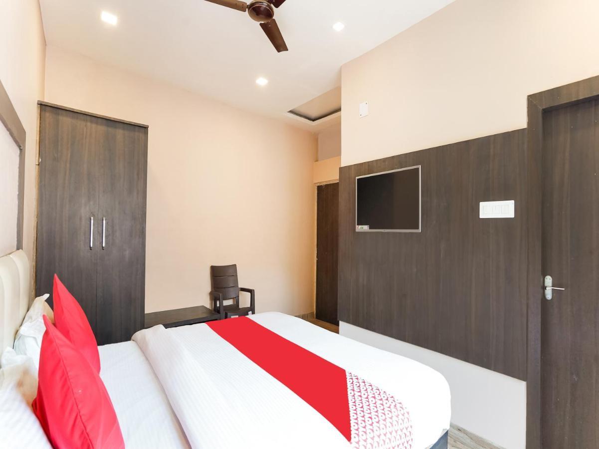 Vaccinated Staff - Oyo 74707 Balaji Inn Βαρανάσι Εξωτερικό φωτογραφία