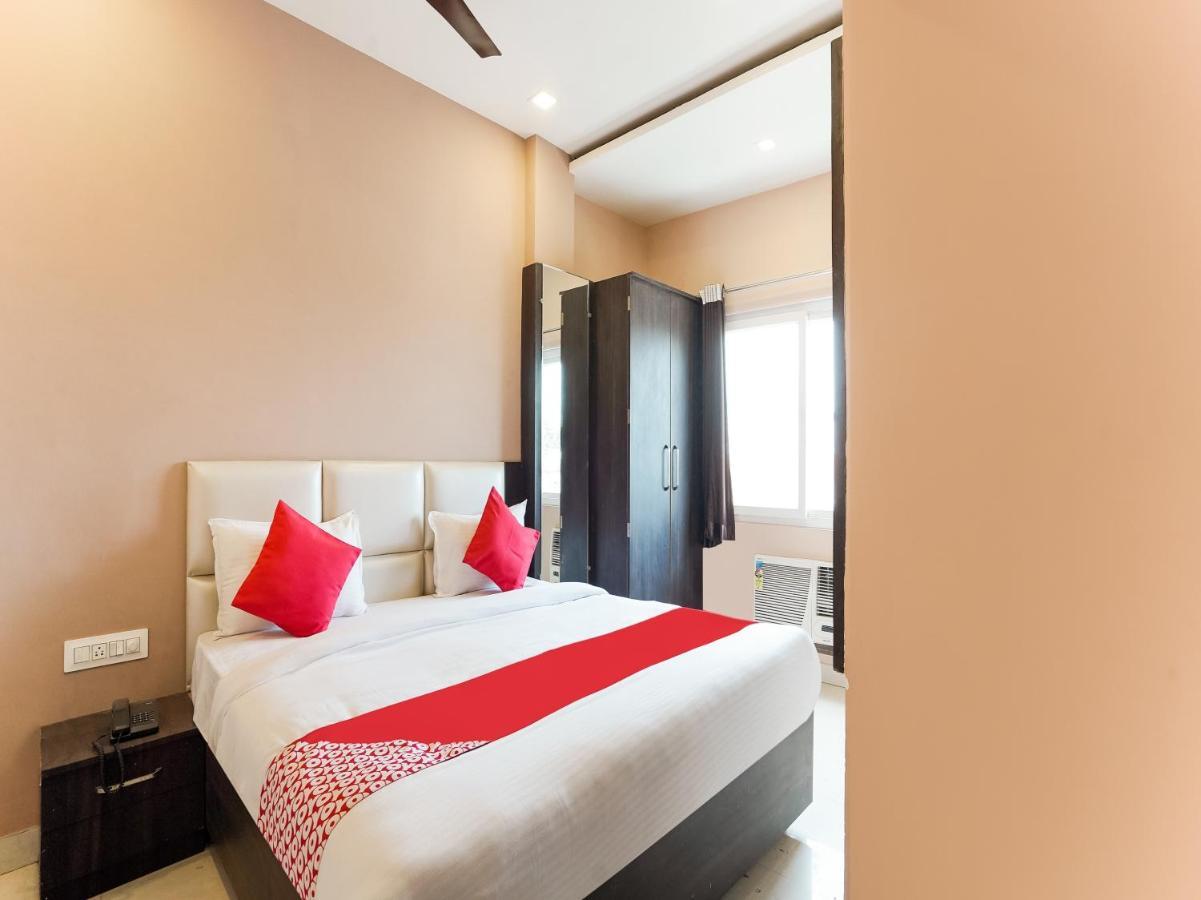 Vaccinated Staff - Oyo 74707 Balaji Inn Βαρανάσι Εξωτερικό φωτογραφία